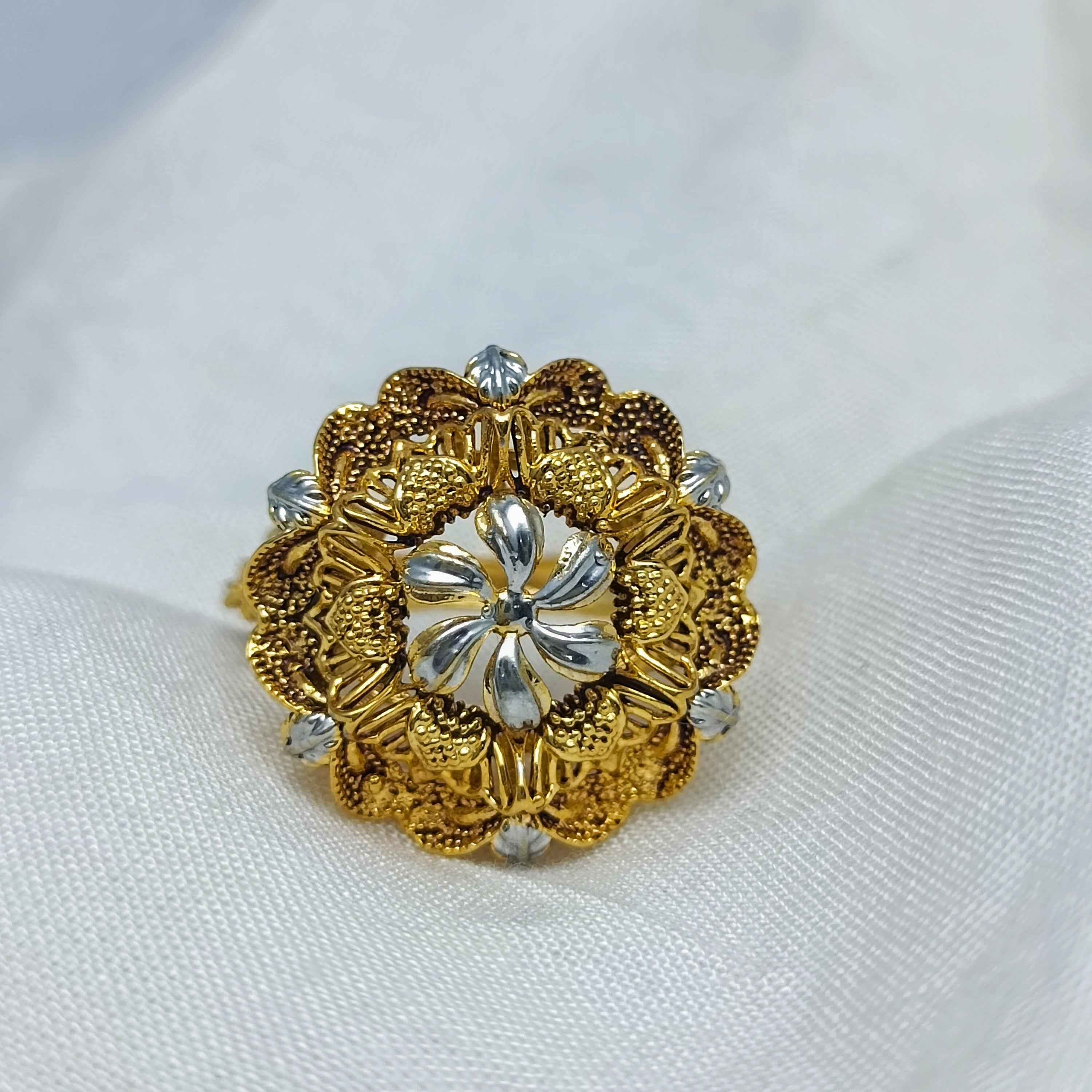 Beautiful flowers ring