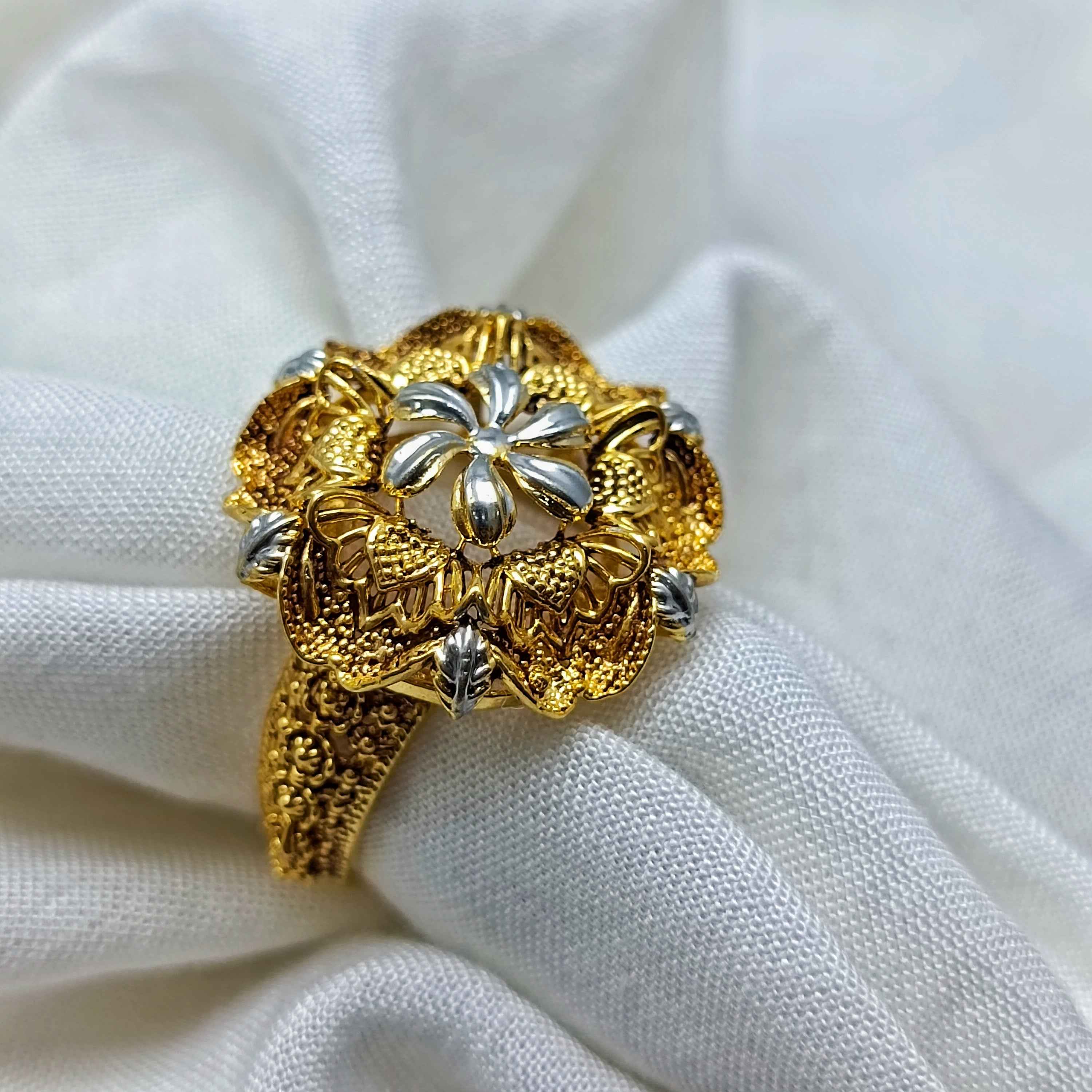 Beautiful flowers ring