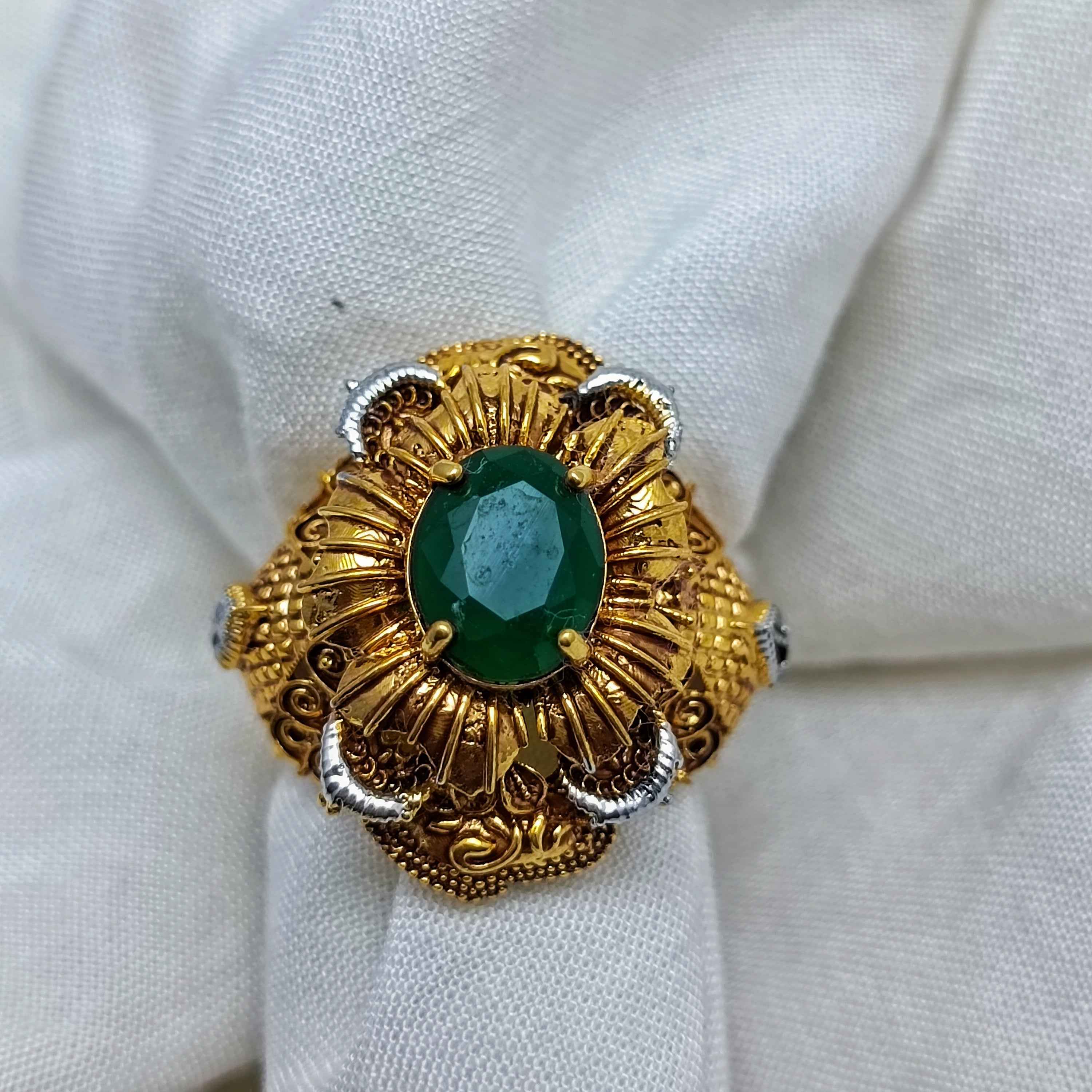 Beautiful emrald ring