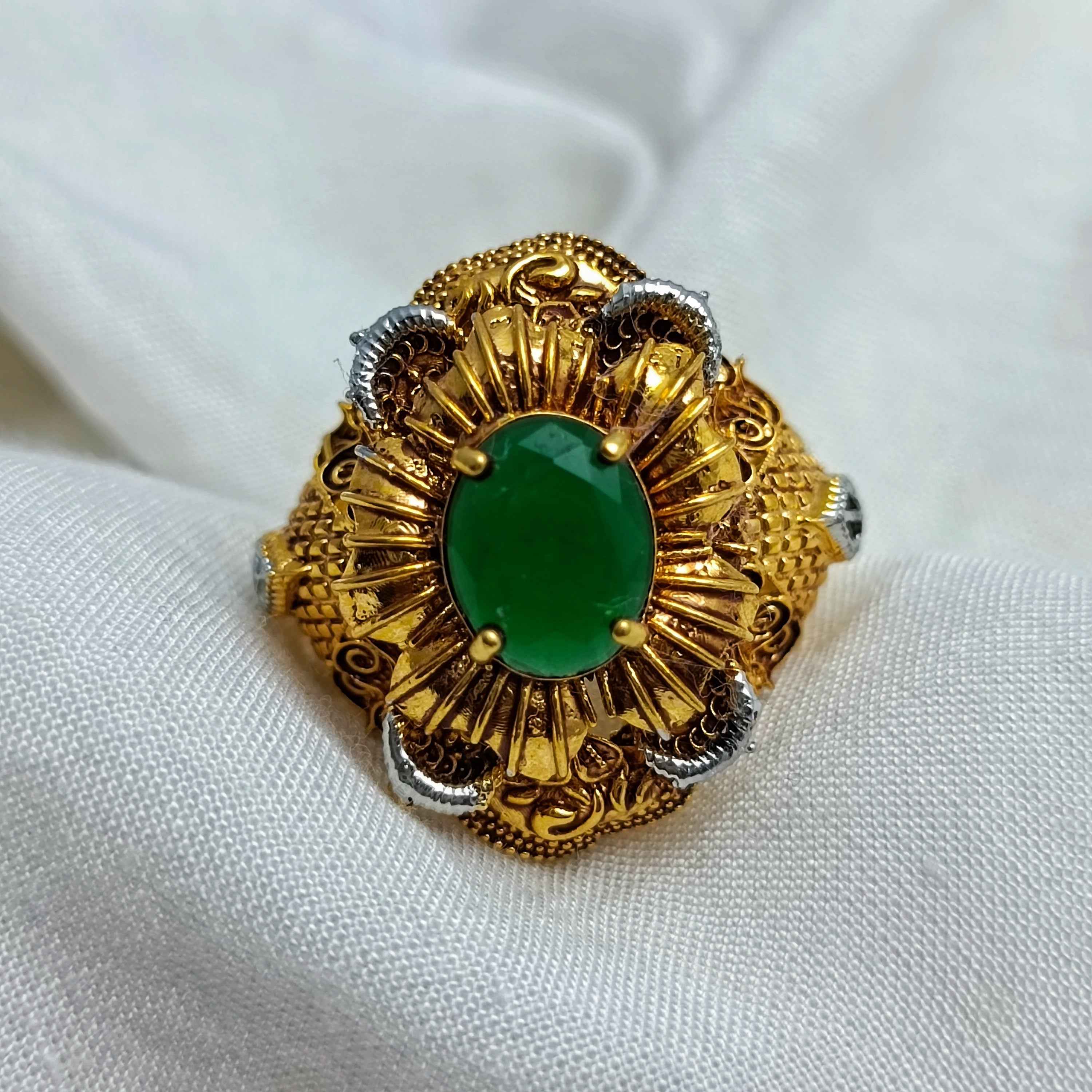 Beautiful emrald ring