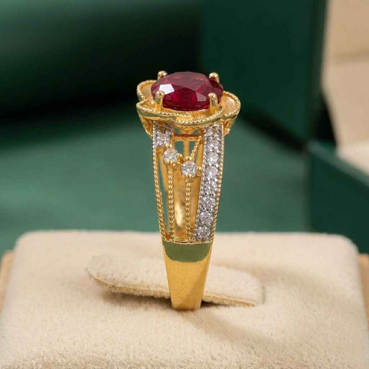Red Ruby With Beutifull Desizen
