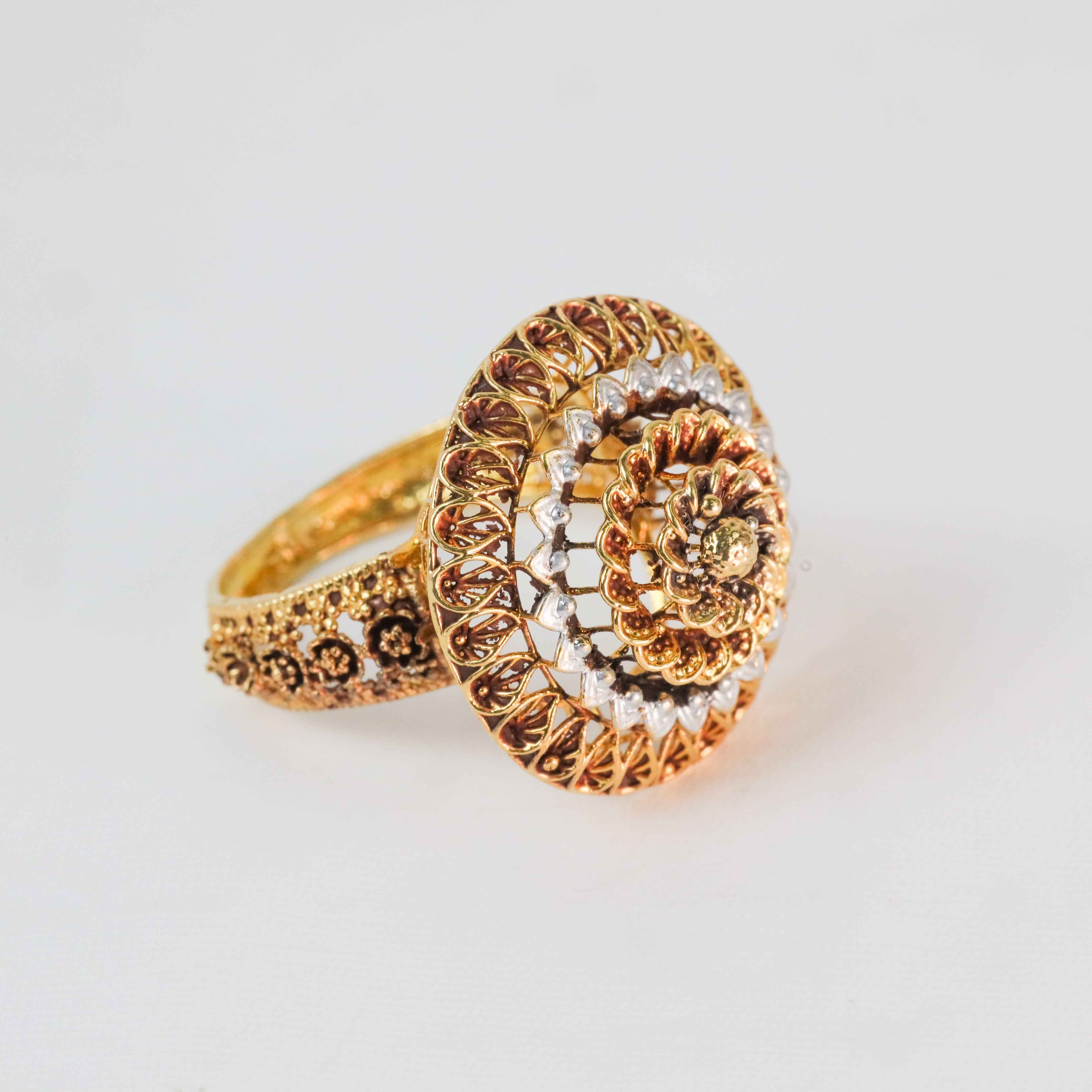 Dahlia Royal Ring