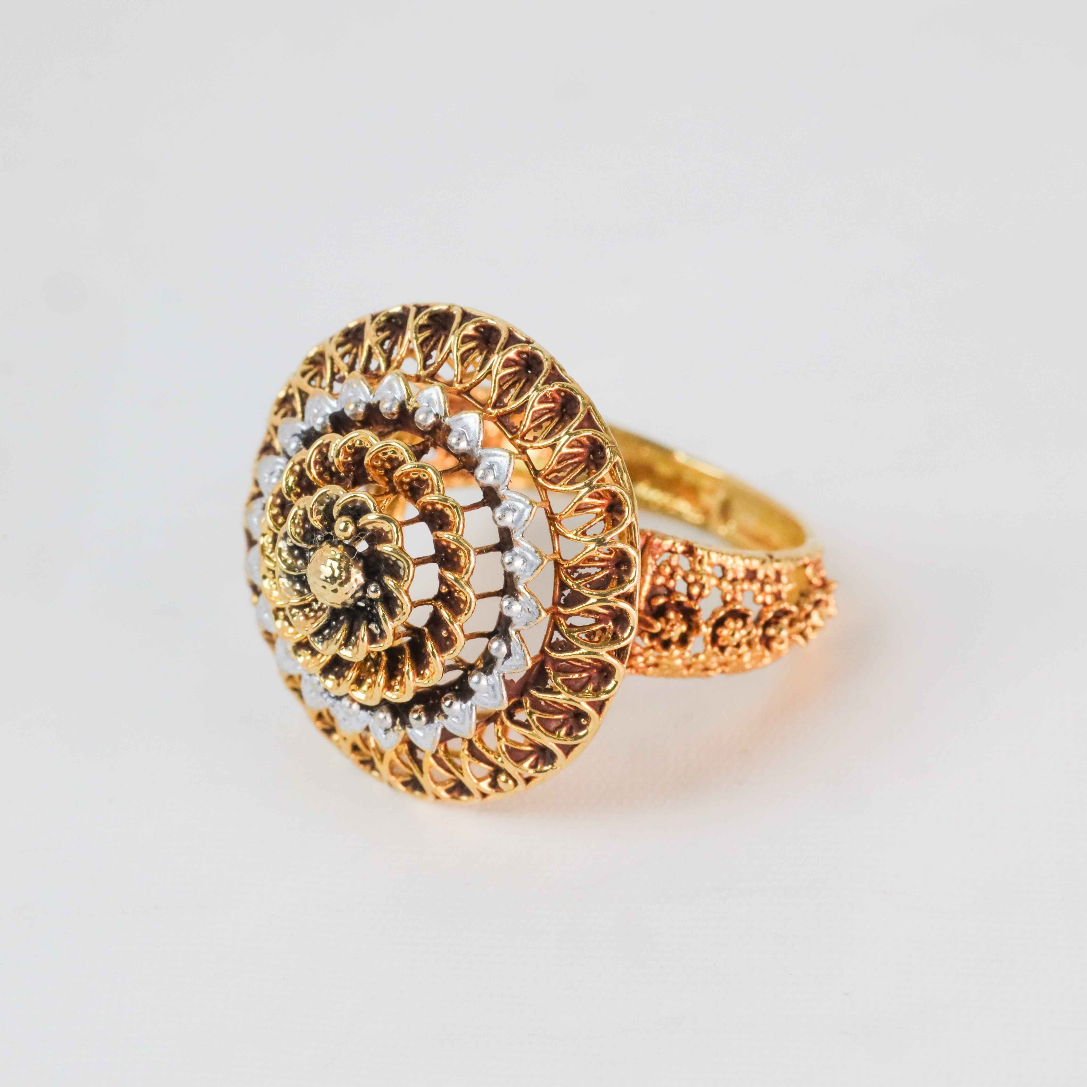 Dahlia Royal Ring