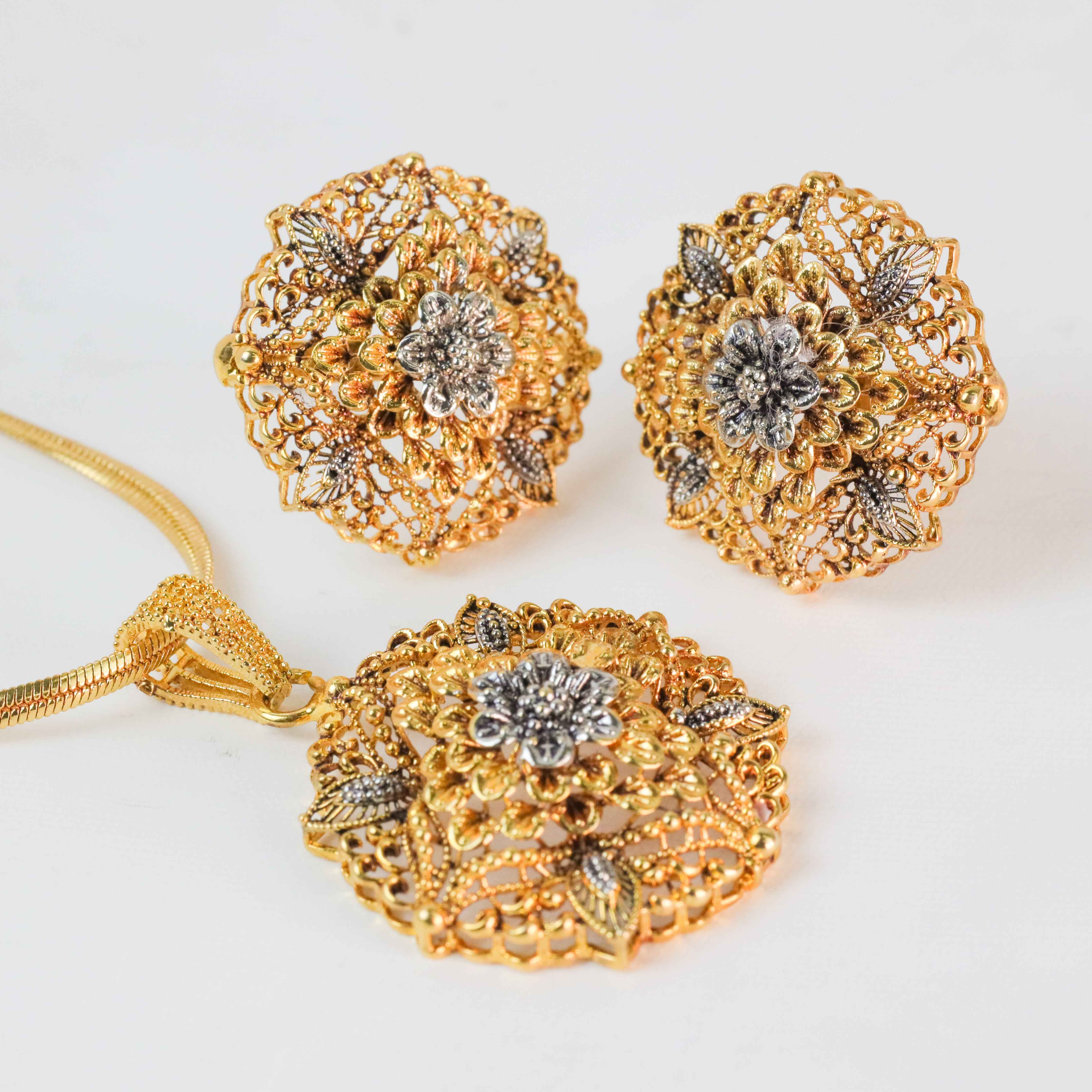Gold Plated Elegant Floral Pendant Set