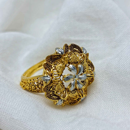 Beautiful flowers ring