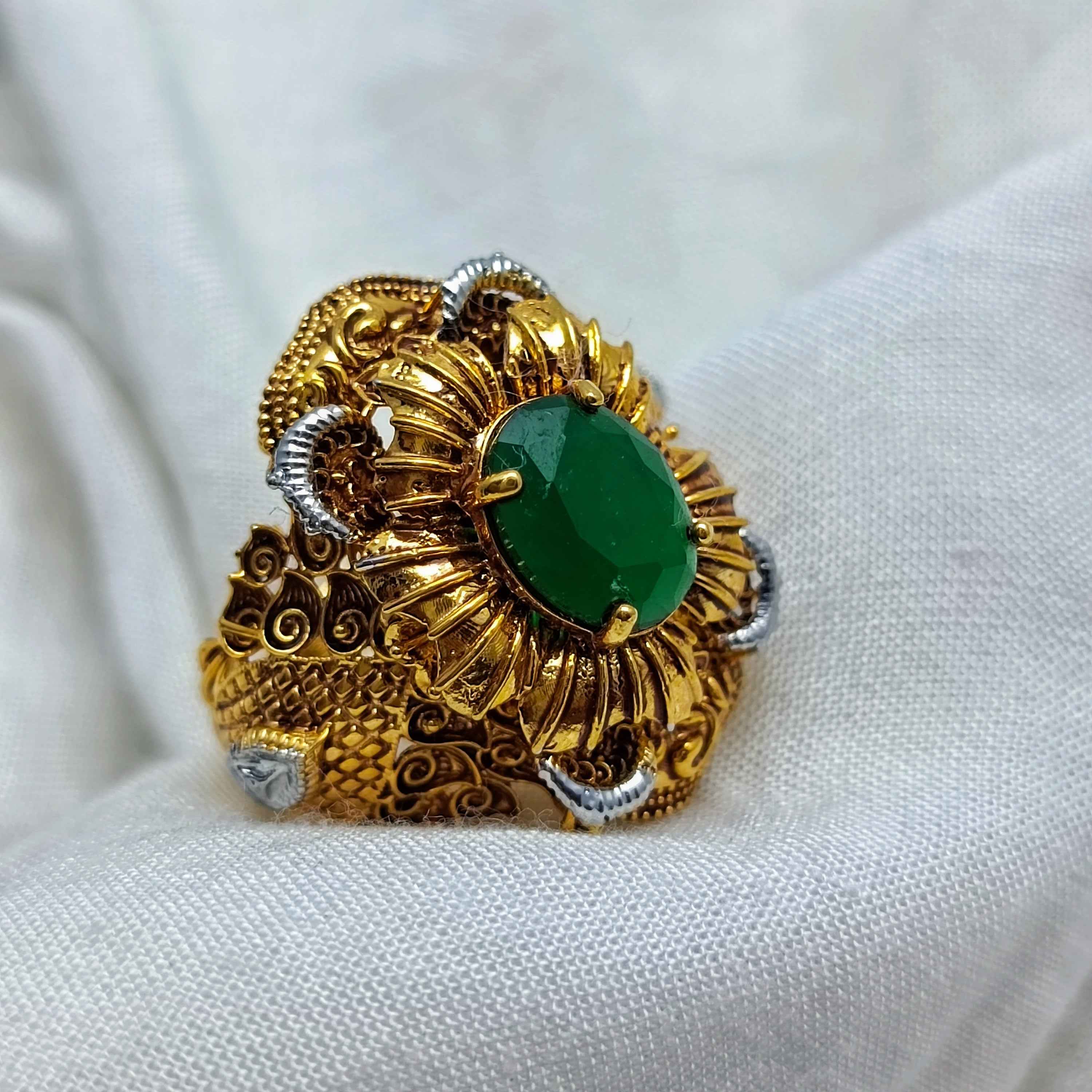 Beautiful emrald ring