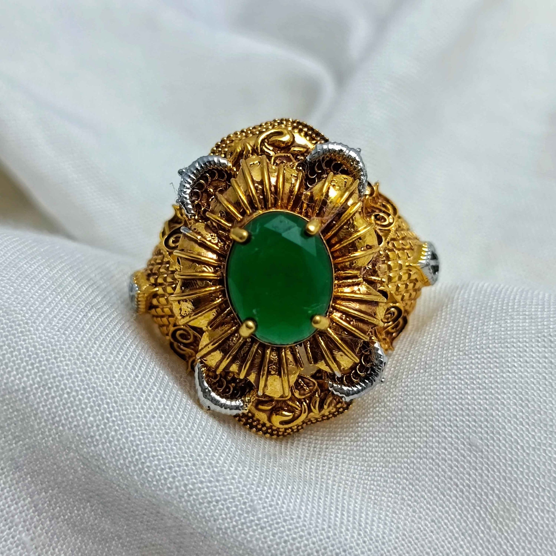 Beautiful emrald ring