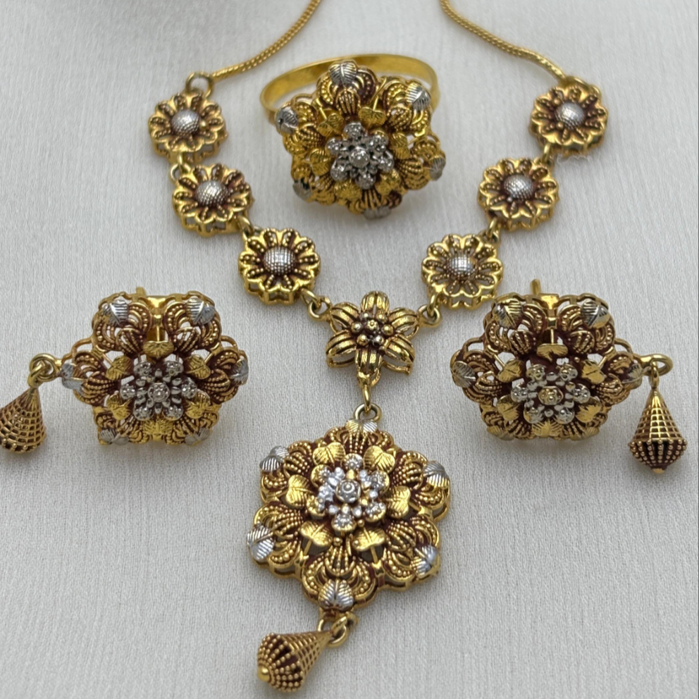 Royal Bloom Necklace Set