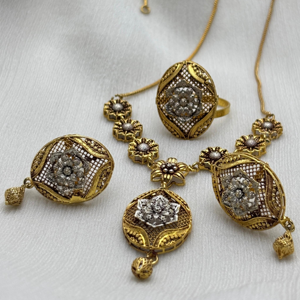 Antique Gold-Plated Oval Jewelry Set with Floral Filigree – Necklace, Earrings & Ring