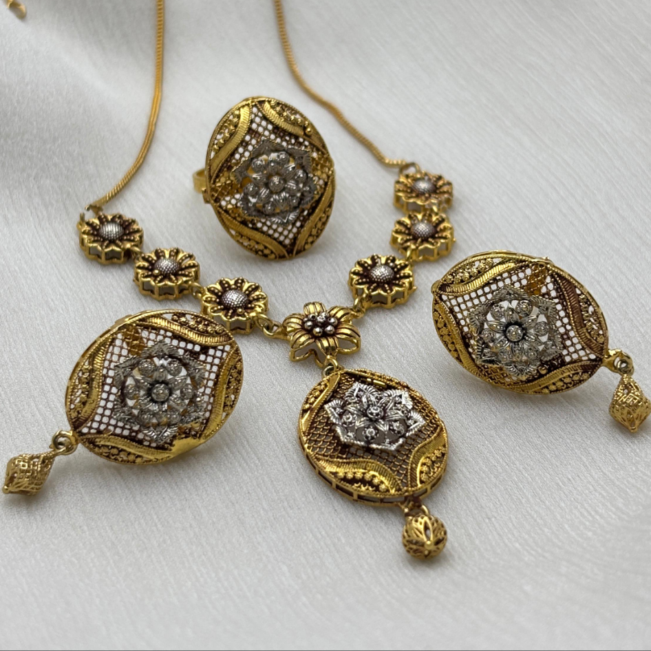 Antique Gold-Plated Oval Jewelry Set with Floral Filigree – Necklace, Earrings & Ring