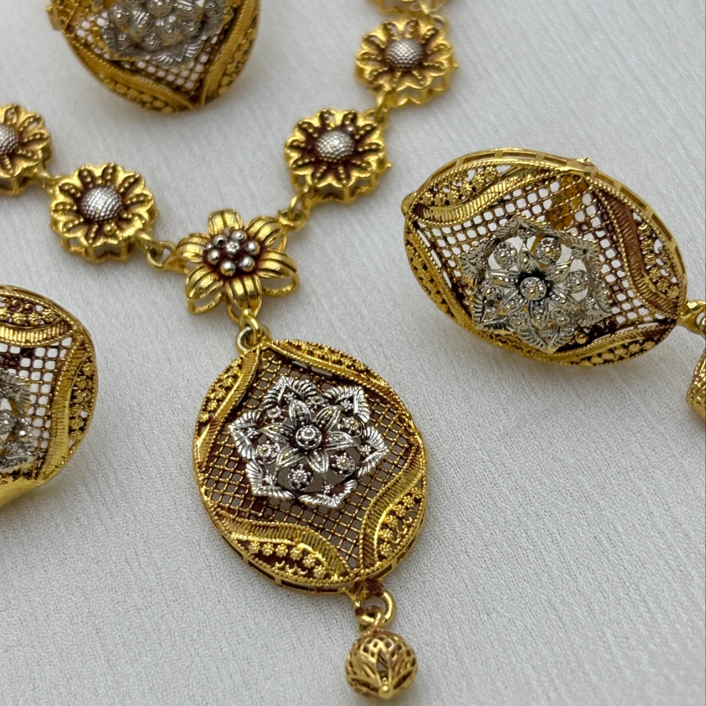 Antique Gold-Plated Oval Jewelry Set with Floral Filigree – Necklace, Earrings & Ring