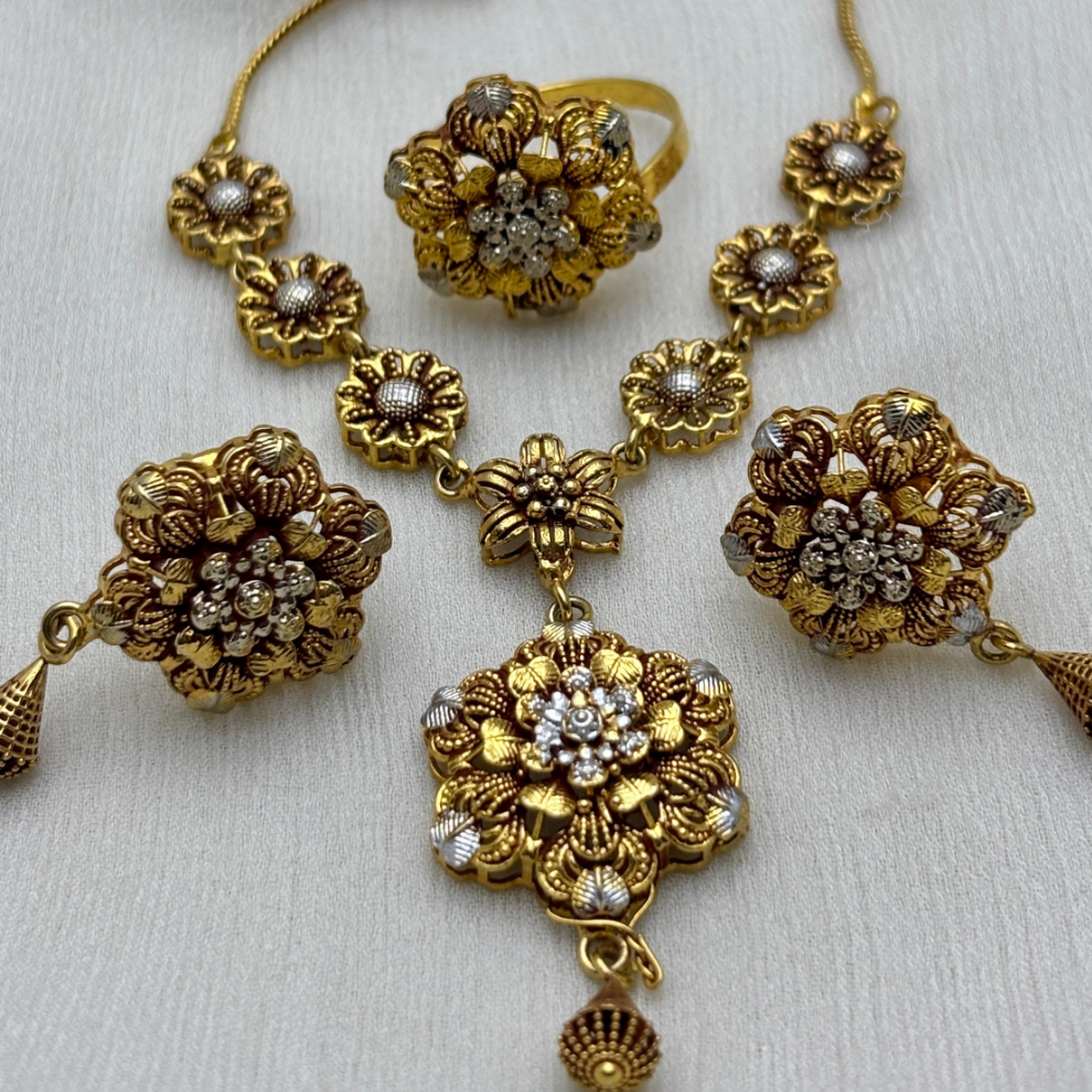 Royal Bloom Necklace Set
