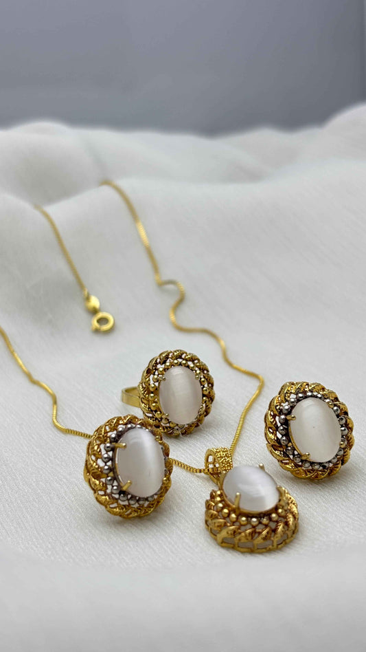 Royal white pendant necklace set