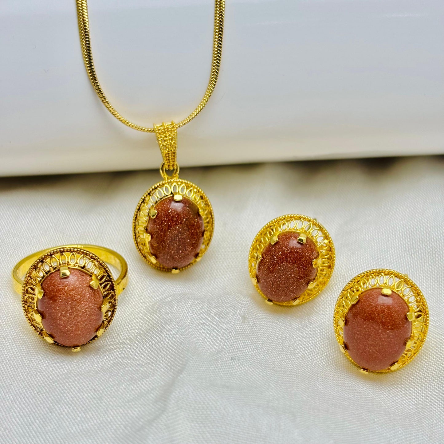 Gold plated sangstar stone locket set - 1323