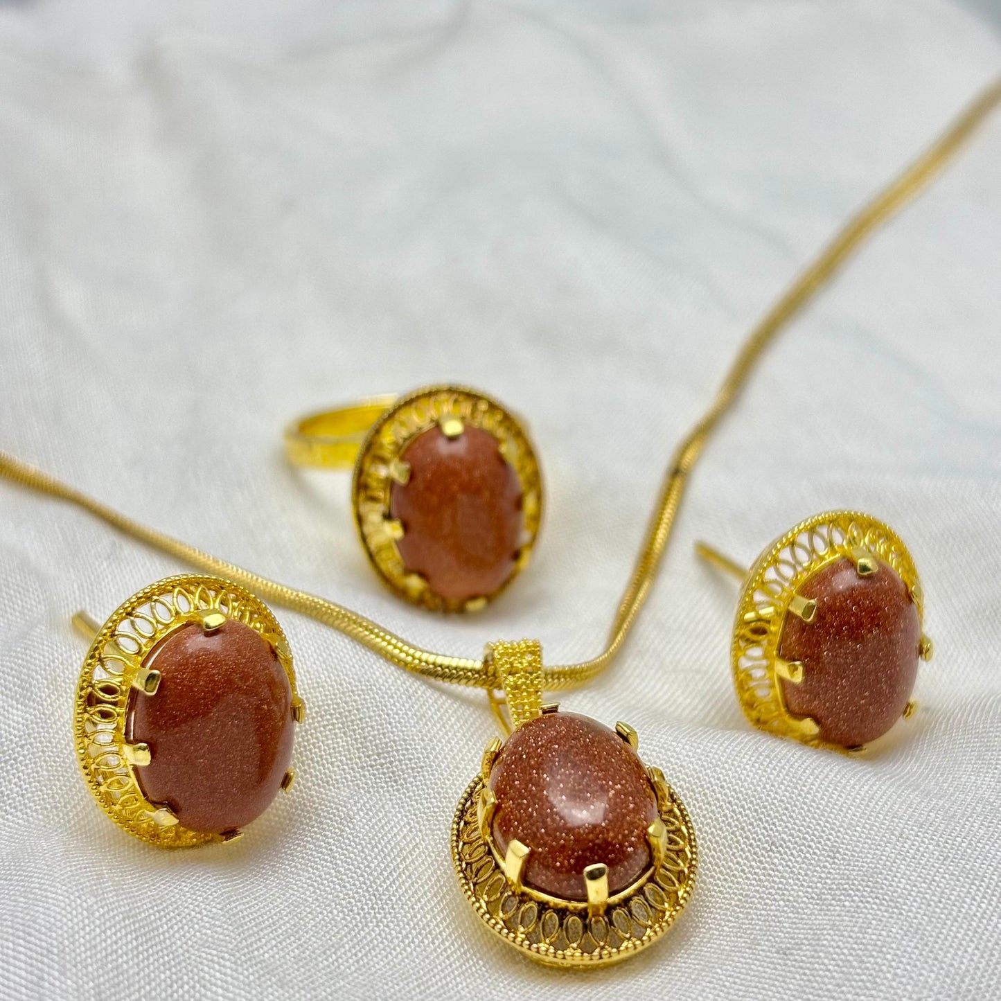 Gold plated sangstar stone locket set - 1323
