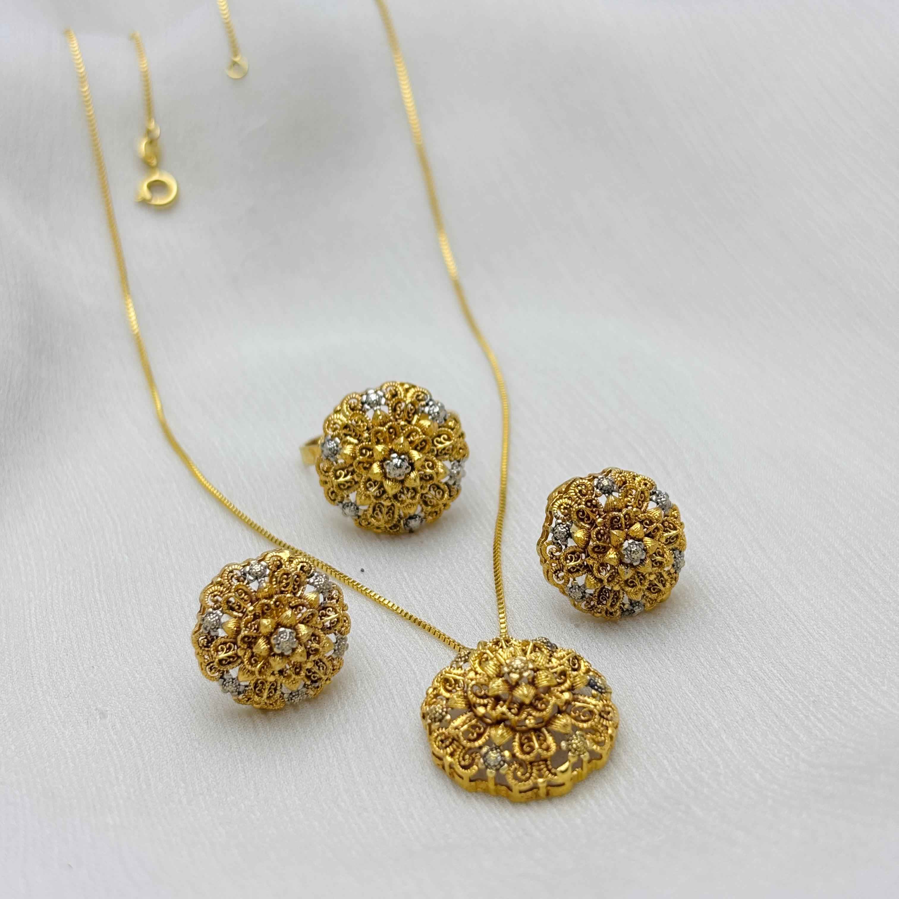 Royal Gold Finish locket Set