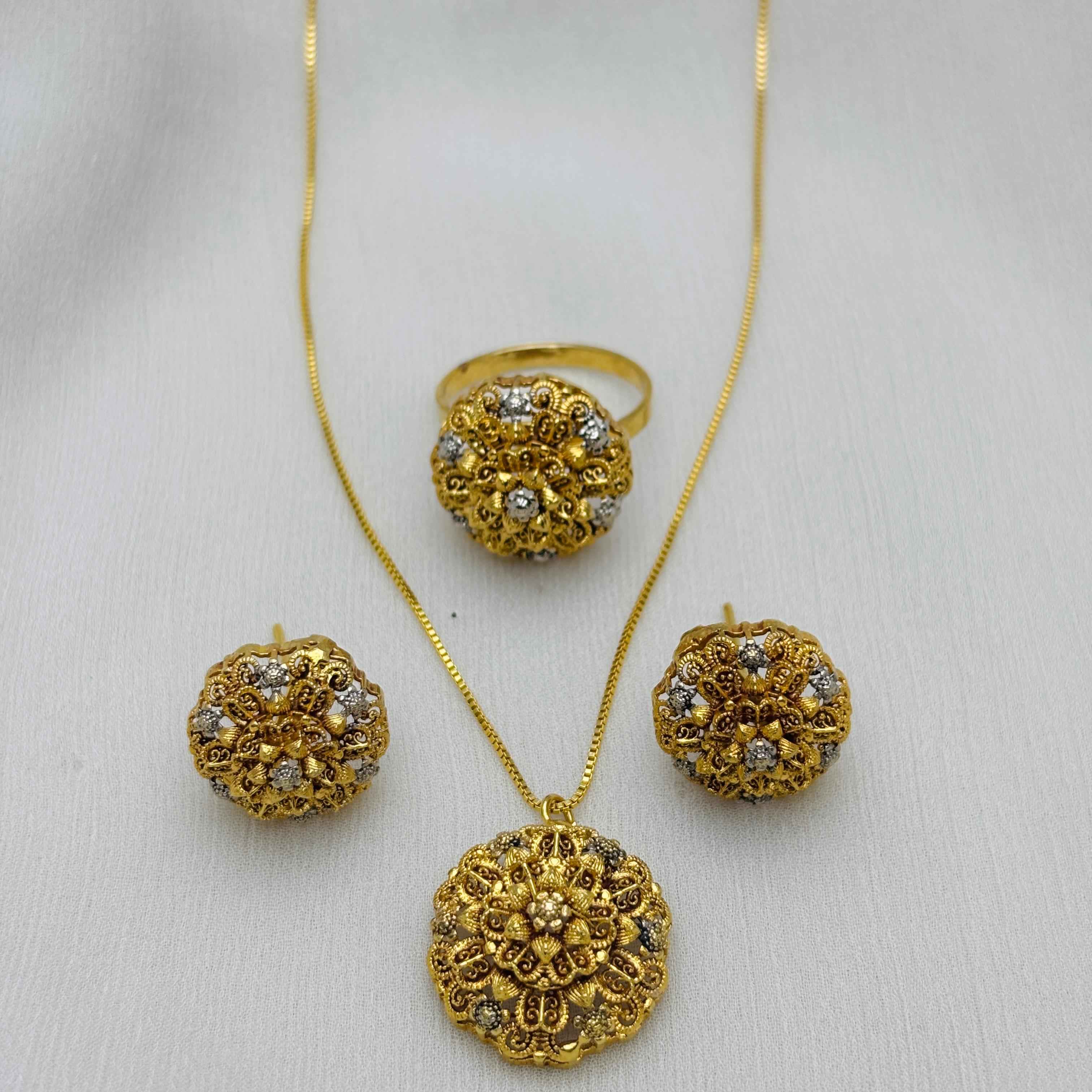 Royal Gold Finish locket Set